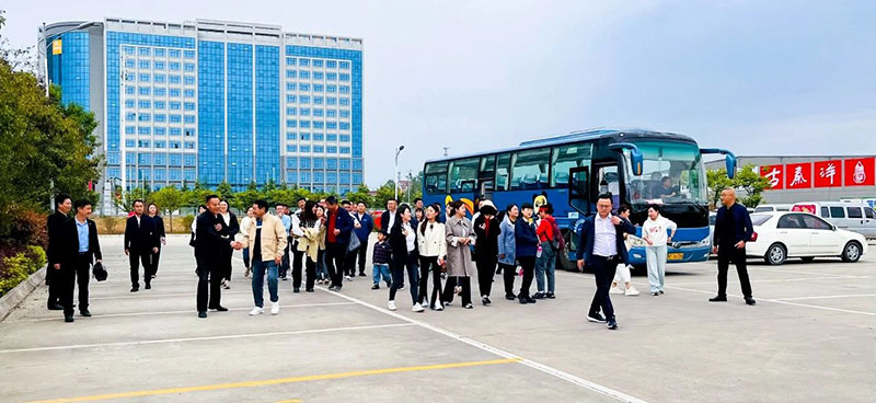 【秦洋长生酒业】热点快报 || 西旅集团领导来公司调研、陕西MBA学院、陕西理工大学师生来公司研学、商洛、勉县市场核心客户来公司参观体验